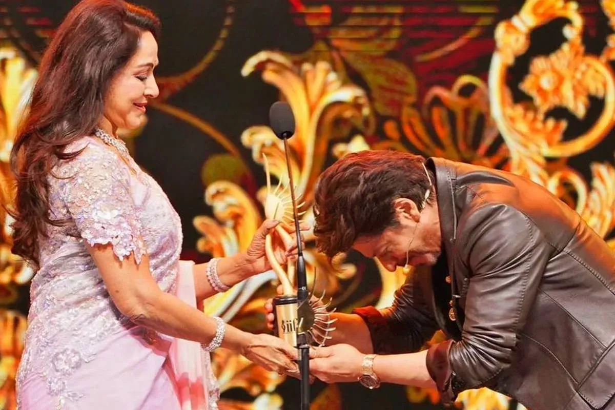 Hema Malini receives Outstanding Achievement Award at IIFA 2024 - The  Statesman