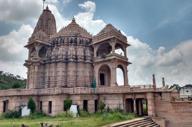 Shri 1008 ShantiNath digambar Jain Atishay Kshetra, Ramtek, Nagpur,  Maharashtra - jaintirthtourism.com