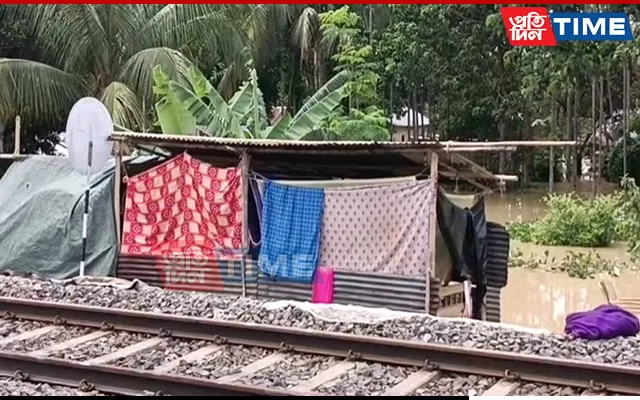 People take shelter by creating temporary tents along railway tracks  