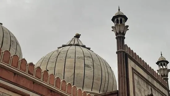 Finial of Jama Masjid damaged due to heavy winds in Delhi  