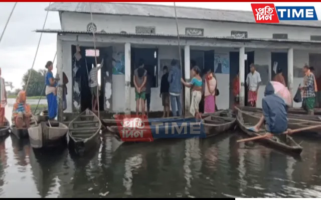Students come to school on boats  