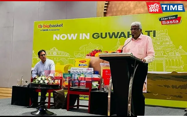 Hari Menon addressing the gathering at Vivanta  