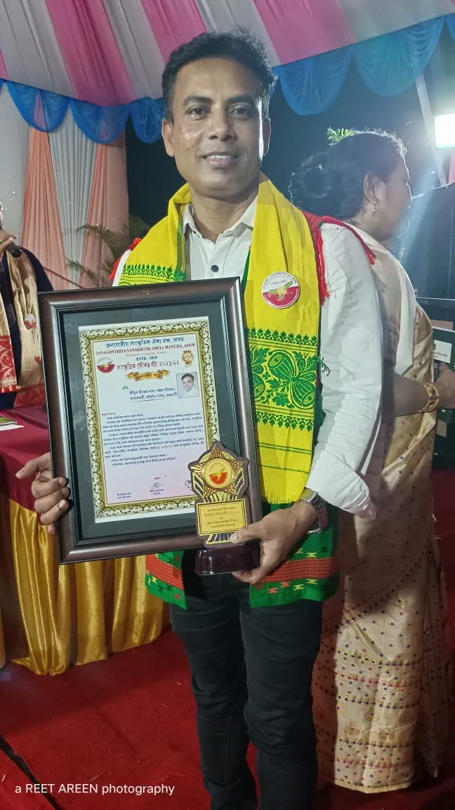 Dwijen Das with the award  