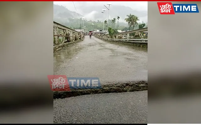 Crack appears in a bridge in Haflong  