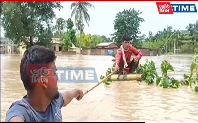 Residents seen shifted to relief camps using banana raft  