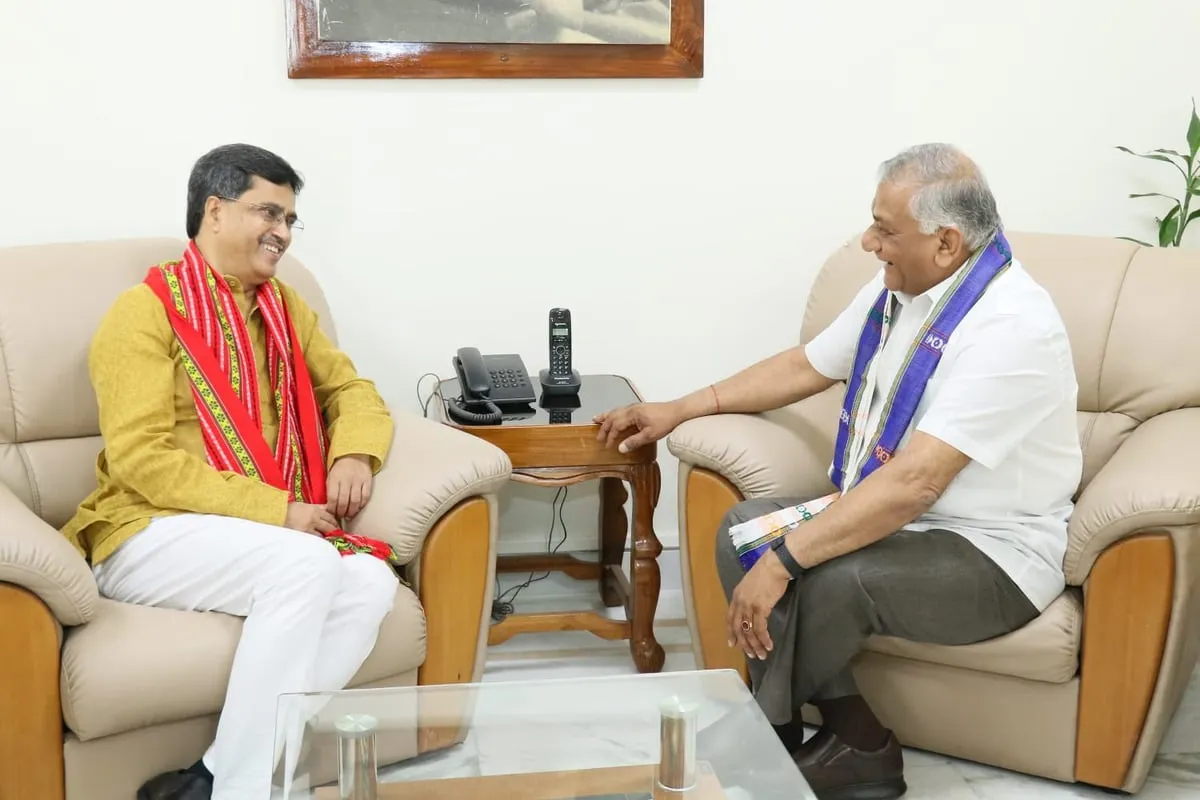 Union minister VK Singh meets Tripura CM Manik Saha  