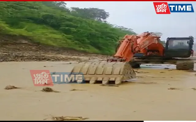 Several heavy machinary were seen stuck due to waters  