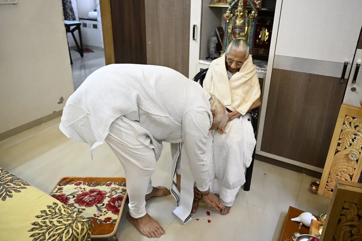 PM Modi takes blessings of his mother  