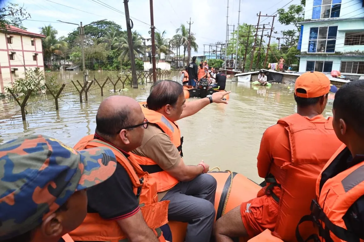 Assam CM reviews flood situation of Silchar  