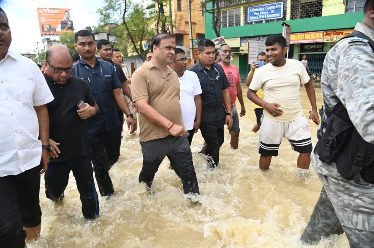 Assam CM reviews flood situation of Silchar  