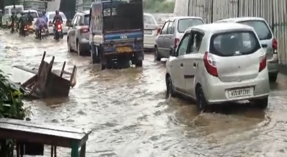 National Highway connecting Khanapara to jalukbari submerged under water  
