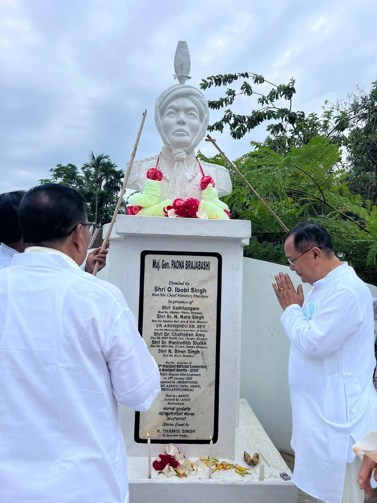 Rajkumar Ranjan Singh pays floral tributes to the martyrs in Hojai    
