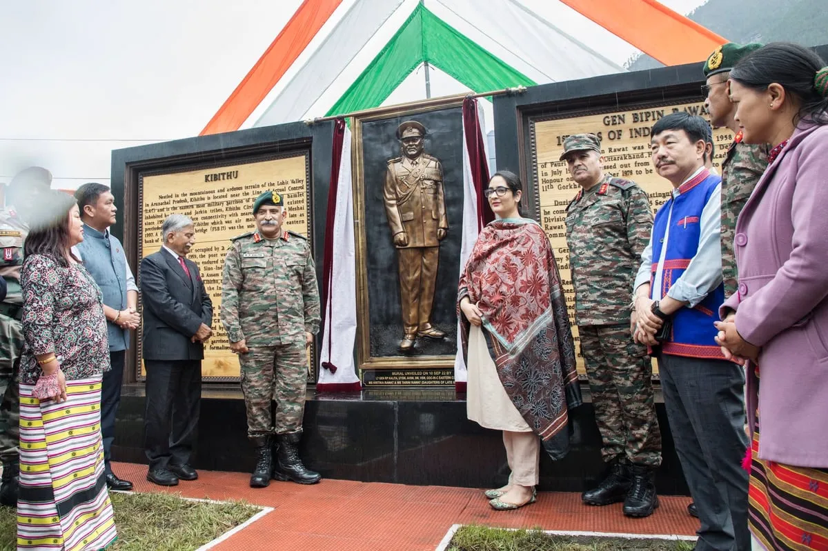 Ms Tarini, the daughter of Gen Rawat unveils a life size mural of Gen Bipin Rawat   