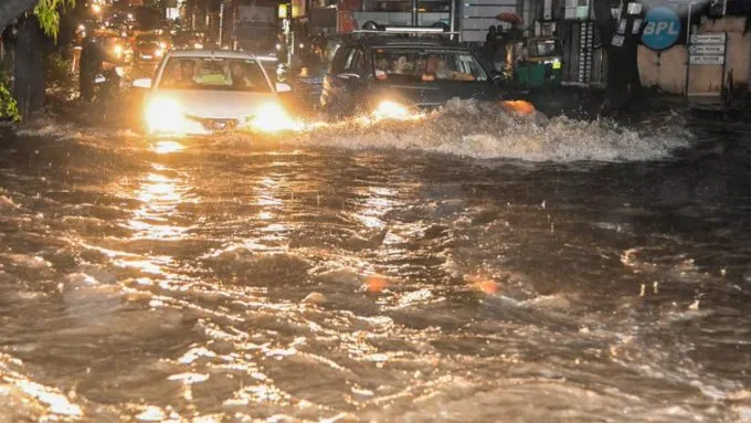 Rain lashes parts of Bengaluru  