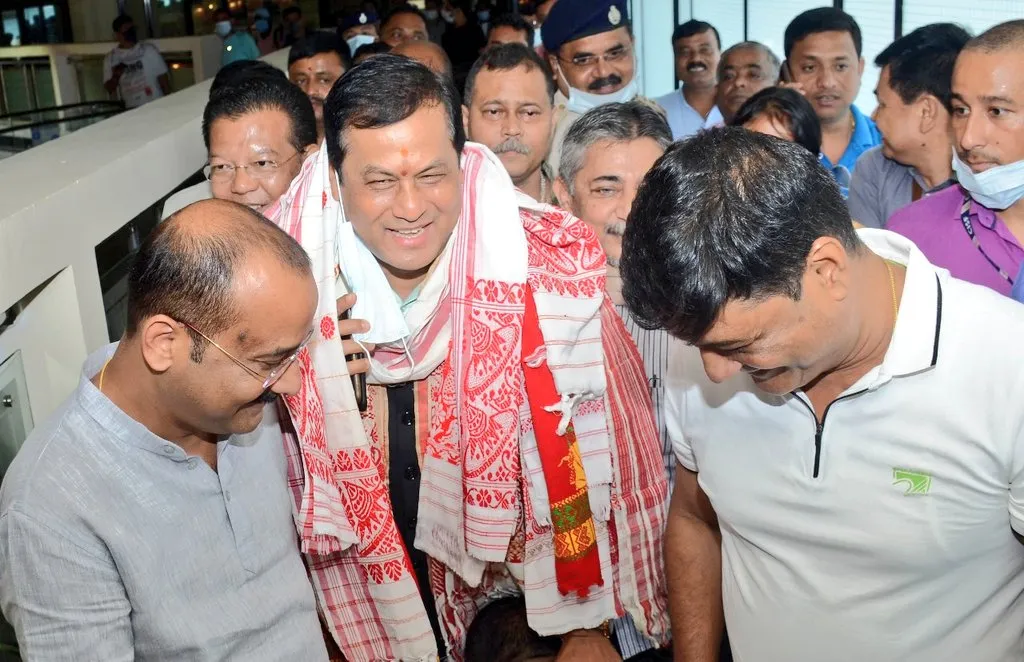 Sarbananda Sonowal receives rousing welcome at Borjahr airport  