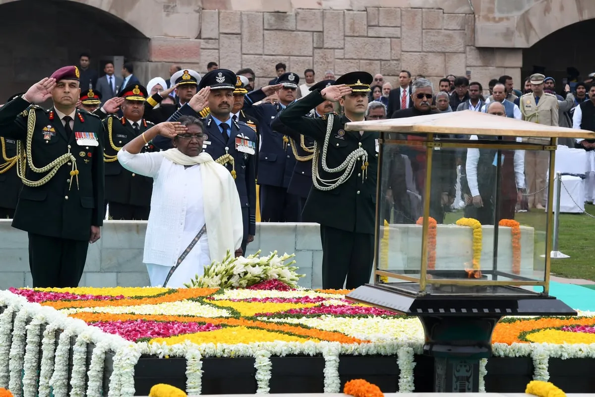 President Droupadi Murmu pays homage to Mahatma Gandhi on Martyrs’ Day  