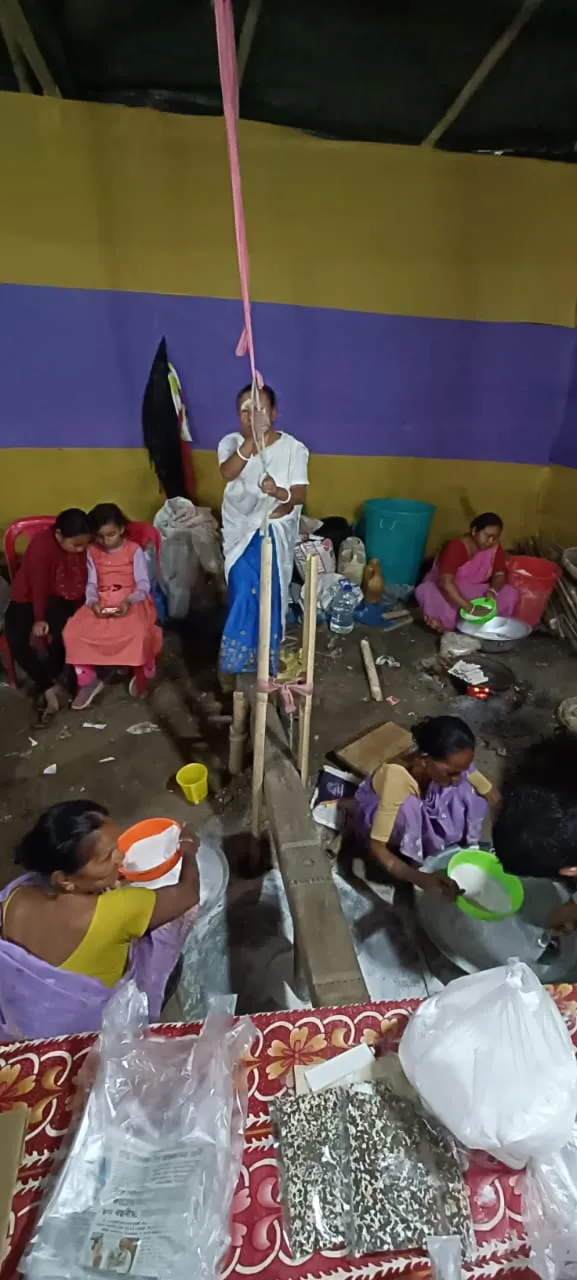 Women at the 'Dheki Xaal'  