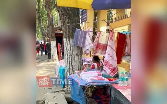 Sale of Gamosa on roadside  