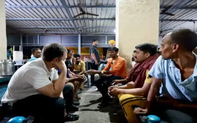 Rahul Gandhi speaking to truck drivers  Image: Twitter/ Supriya Shrinate