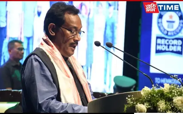 Gauhati University VC, Pratap J Handique  Chinmoy Roy