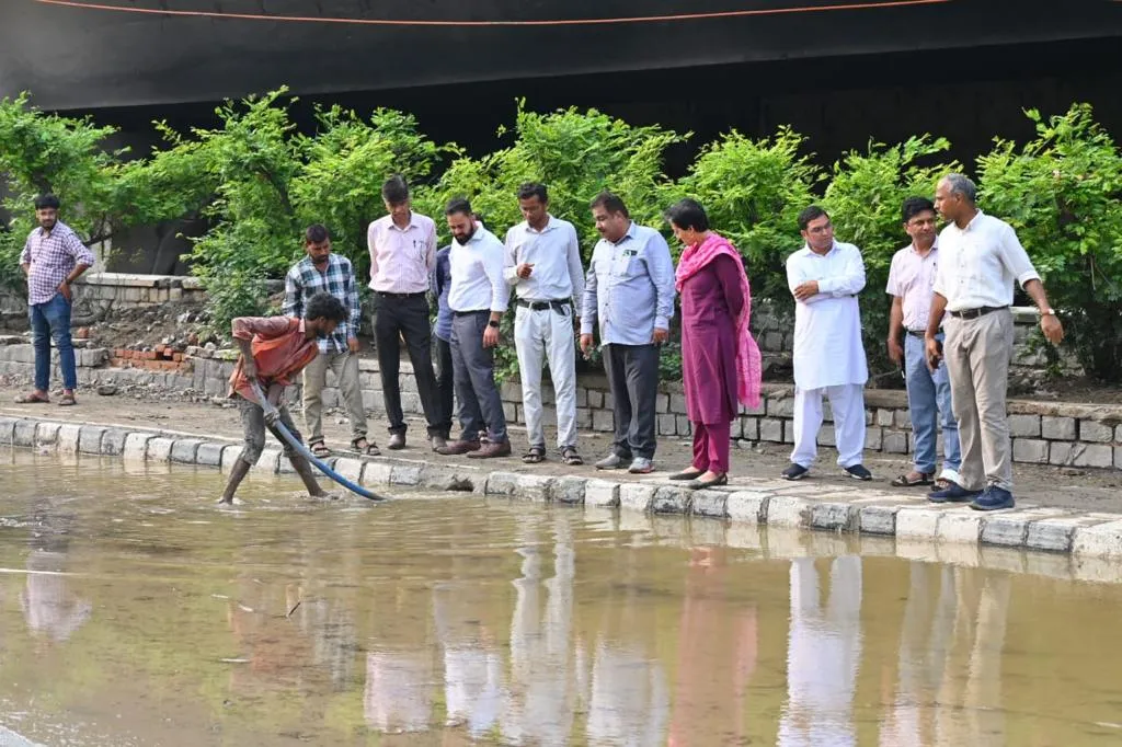 Delhi Floods: Atishi Visits Relief Camps, Directs Officials to Keep Teams on Alert  