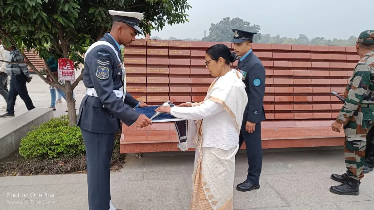 Late Gnr Uddhab Das’s Mother Lays Wreath at National War Memorial  