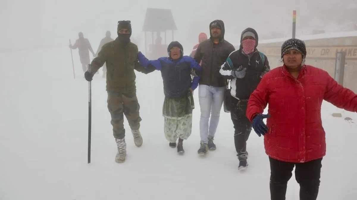 Army rescues stranded tourists  