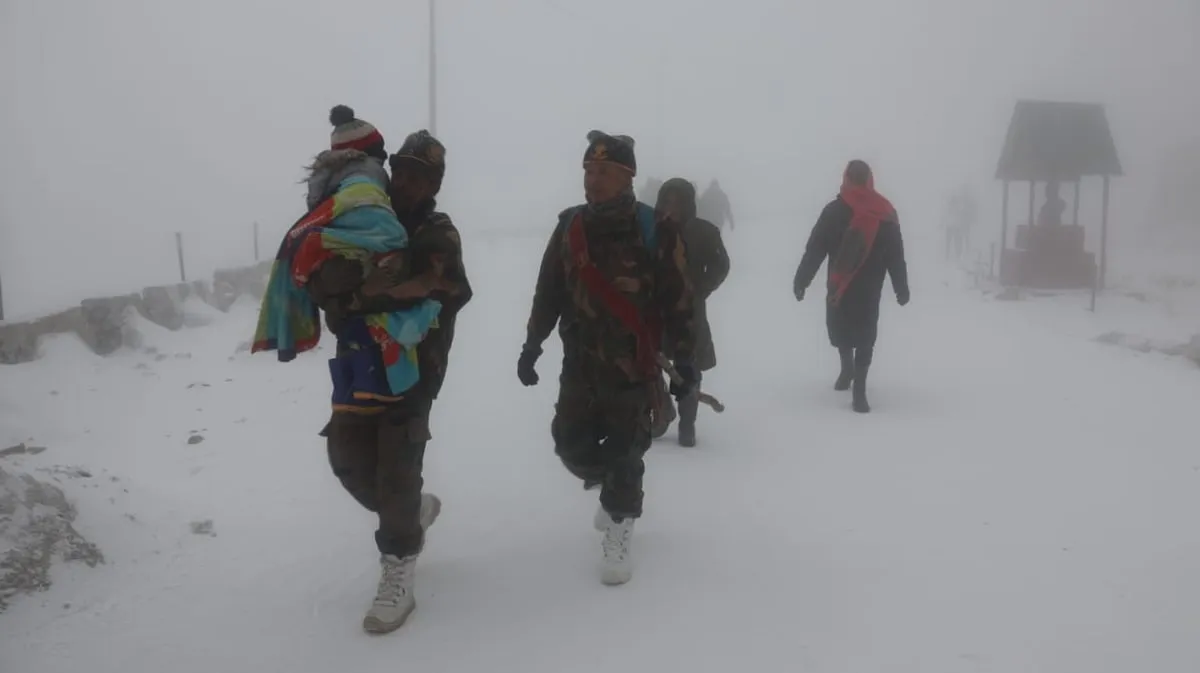 Army rescues stranded tourists  