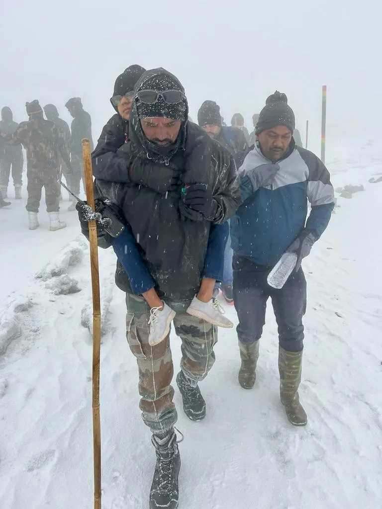 Army rescues stranded tourists  