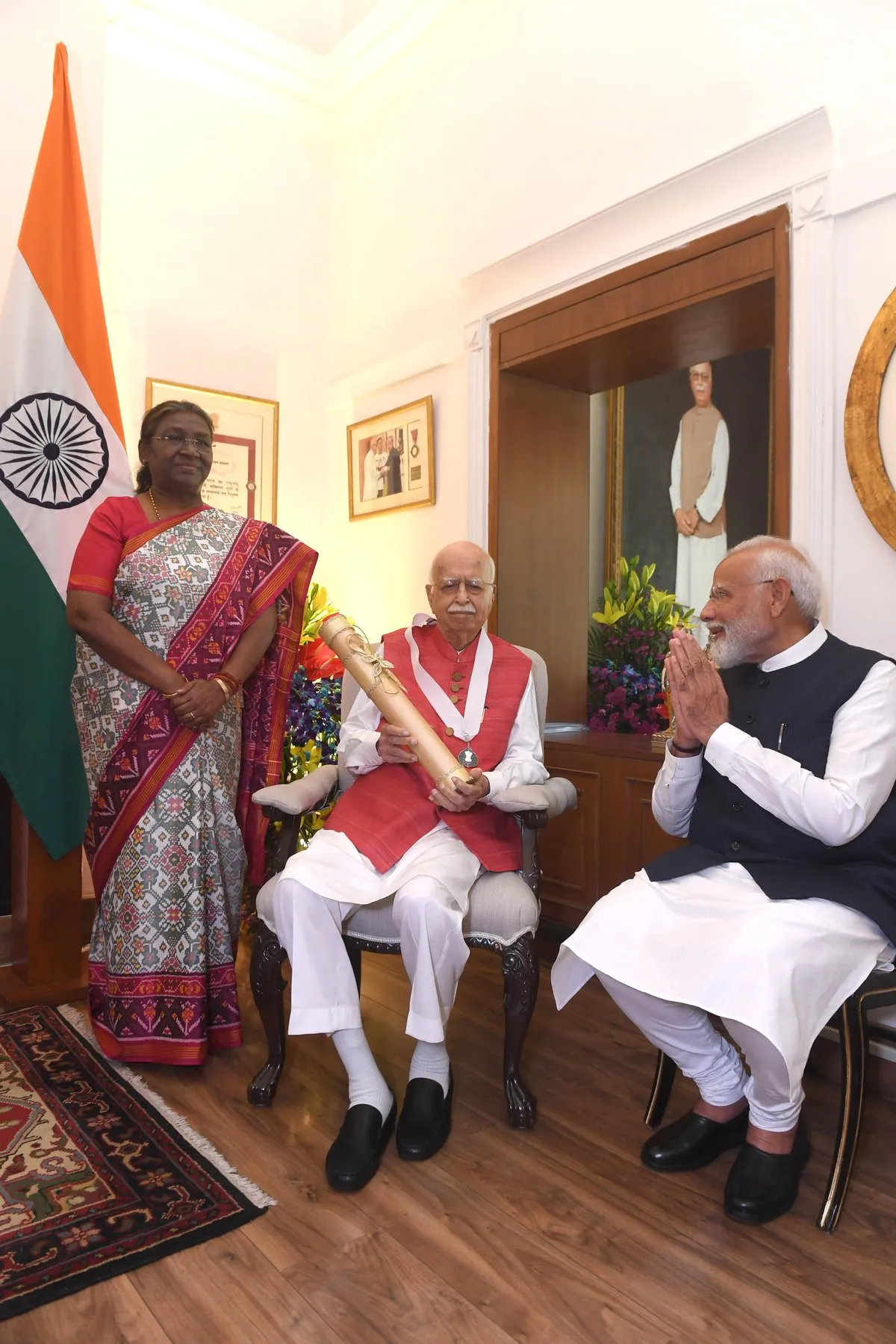 President Droupadi Murmu Presents Bharat Ratna to LK Advani  Image: Twitter