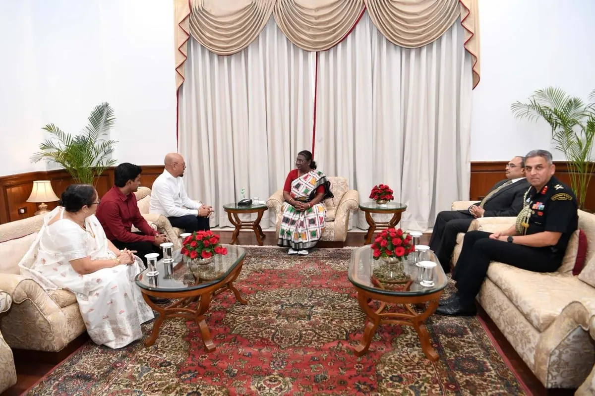 President Murmu Watches Assamese Film 'Mini' on Tea Garden Workers  