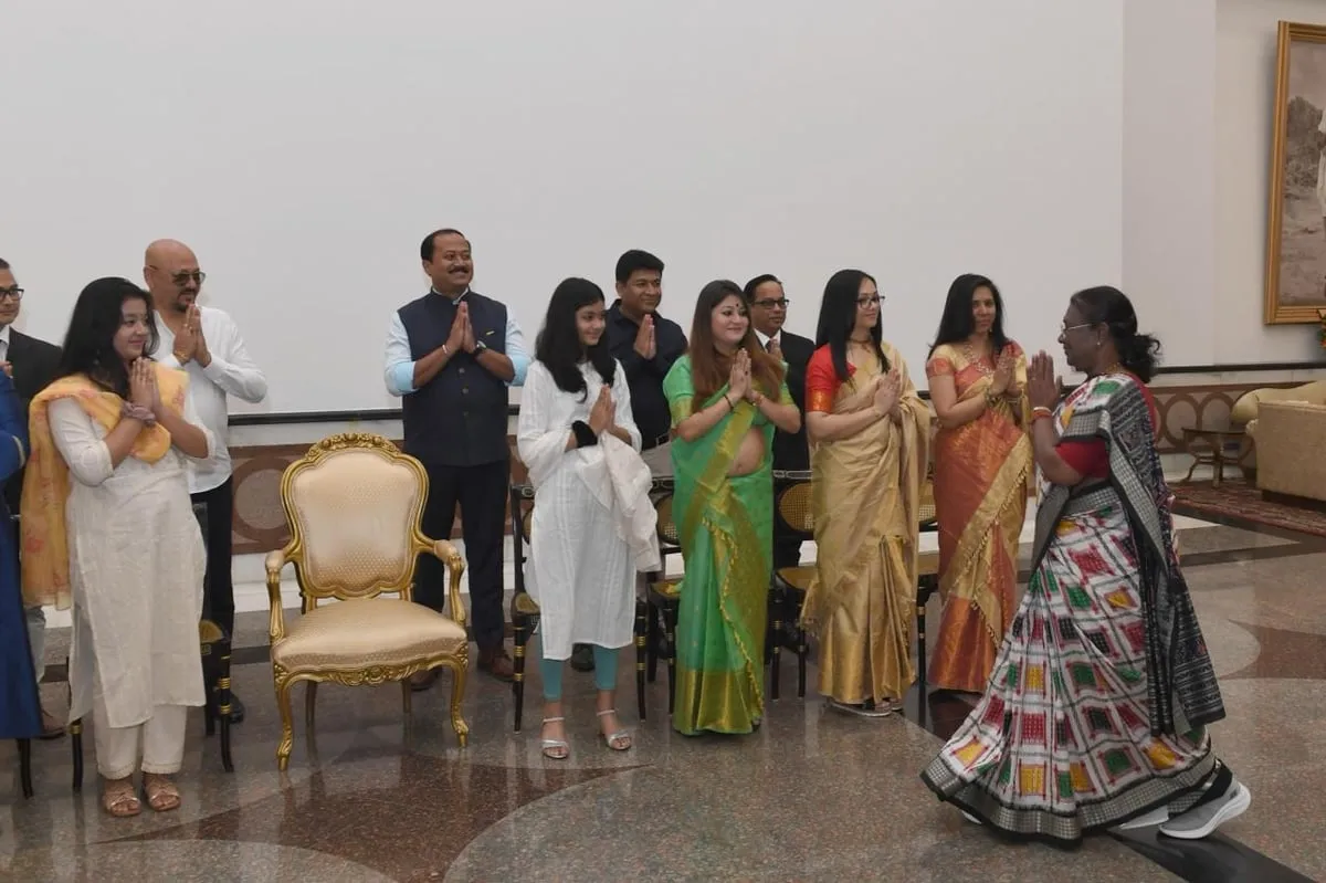 President Murmu Watches Assamese Film 'Mini' on Tea Garden Workers  