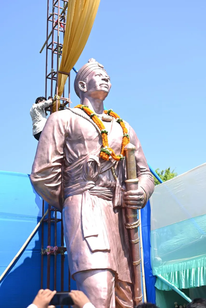 Sarbananda Sonowal Inaugurates Life-Sized Statue of King Sarbananada Singha  