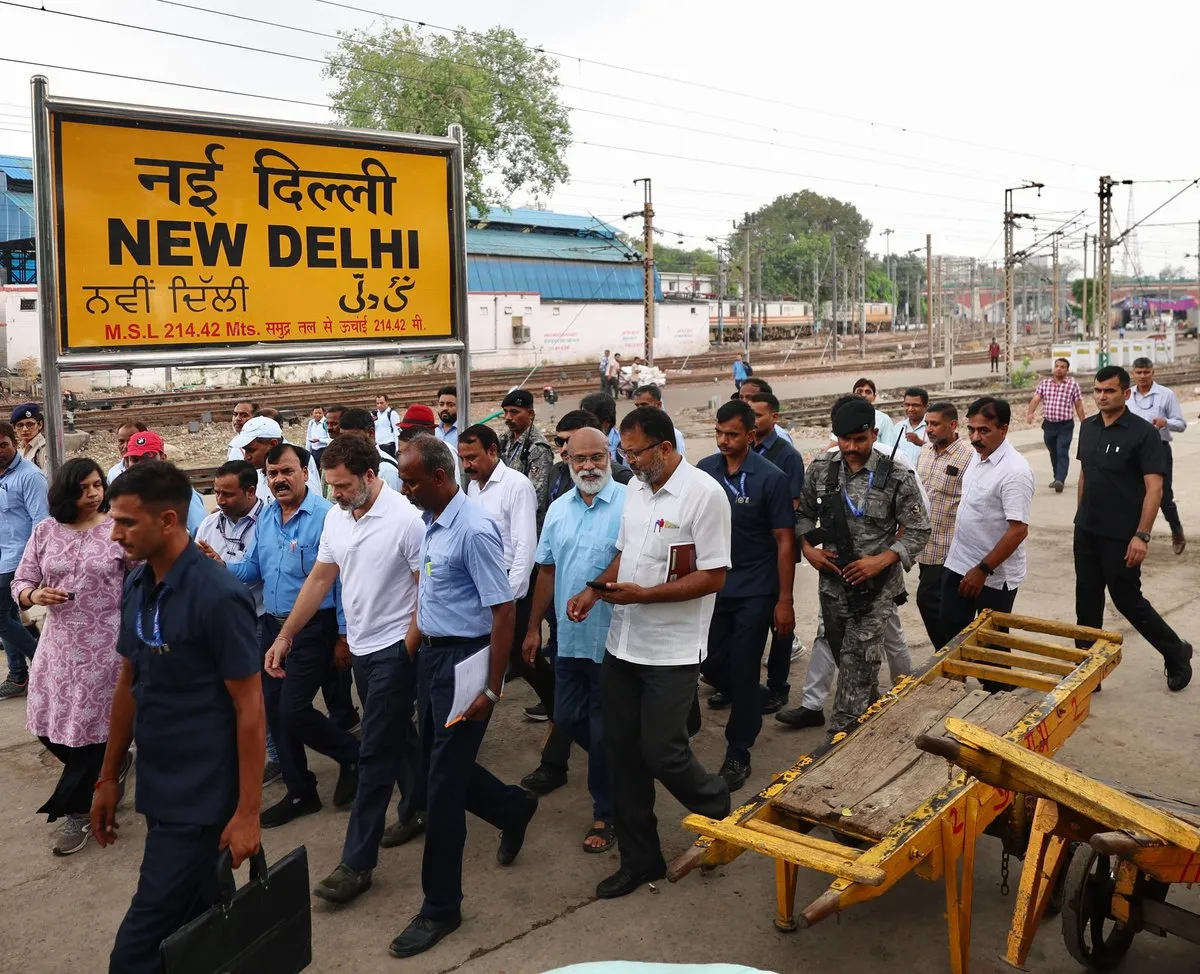 Rahul Gandhi Meets Loco Pilots, Assures Support for Better Working Conditions  