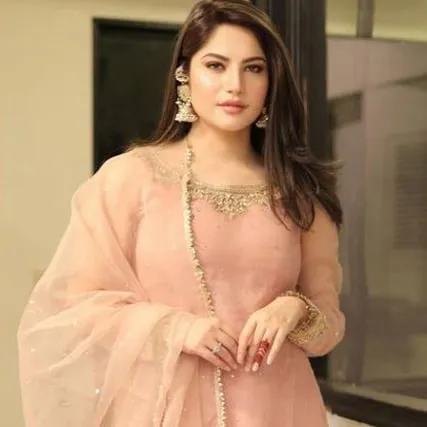  Neelam Muneer  
