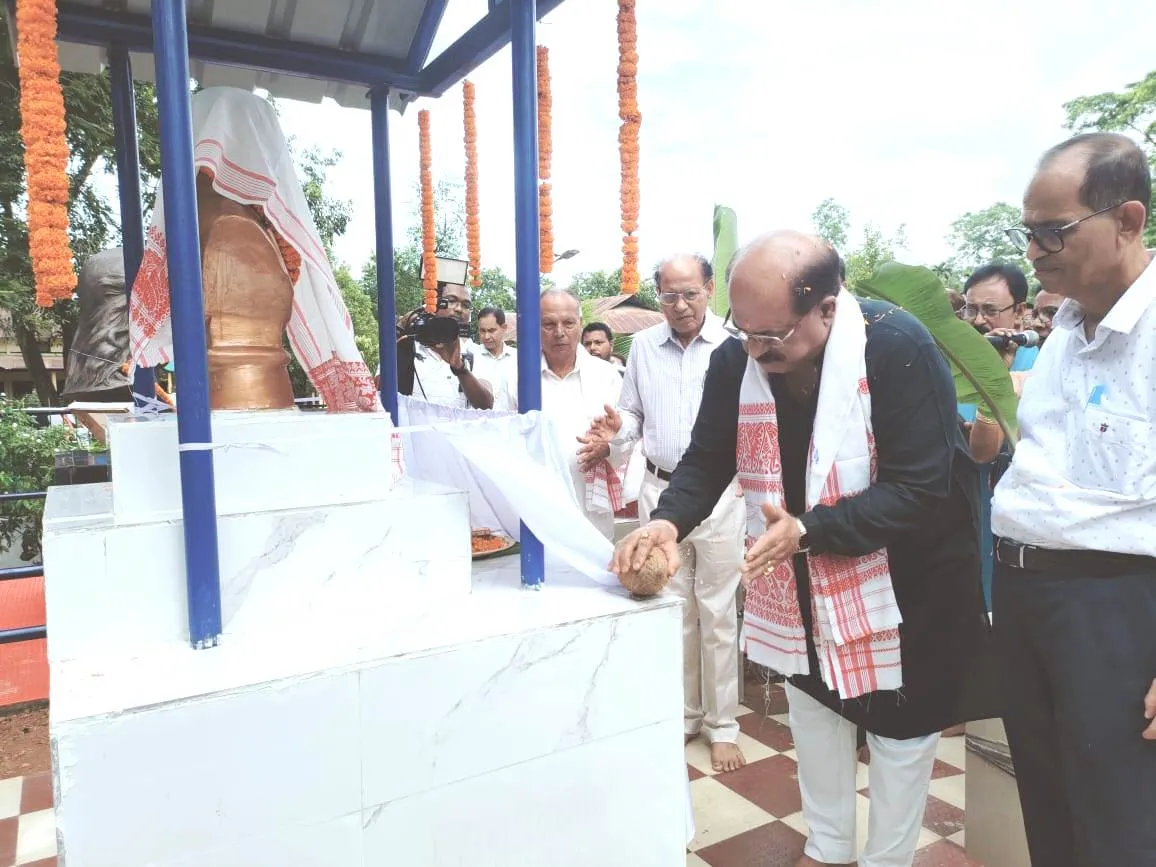 Sadin-Pratidin Chairman Jayanta Baruah unveils the bust of Louis Braille  