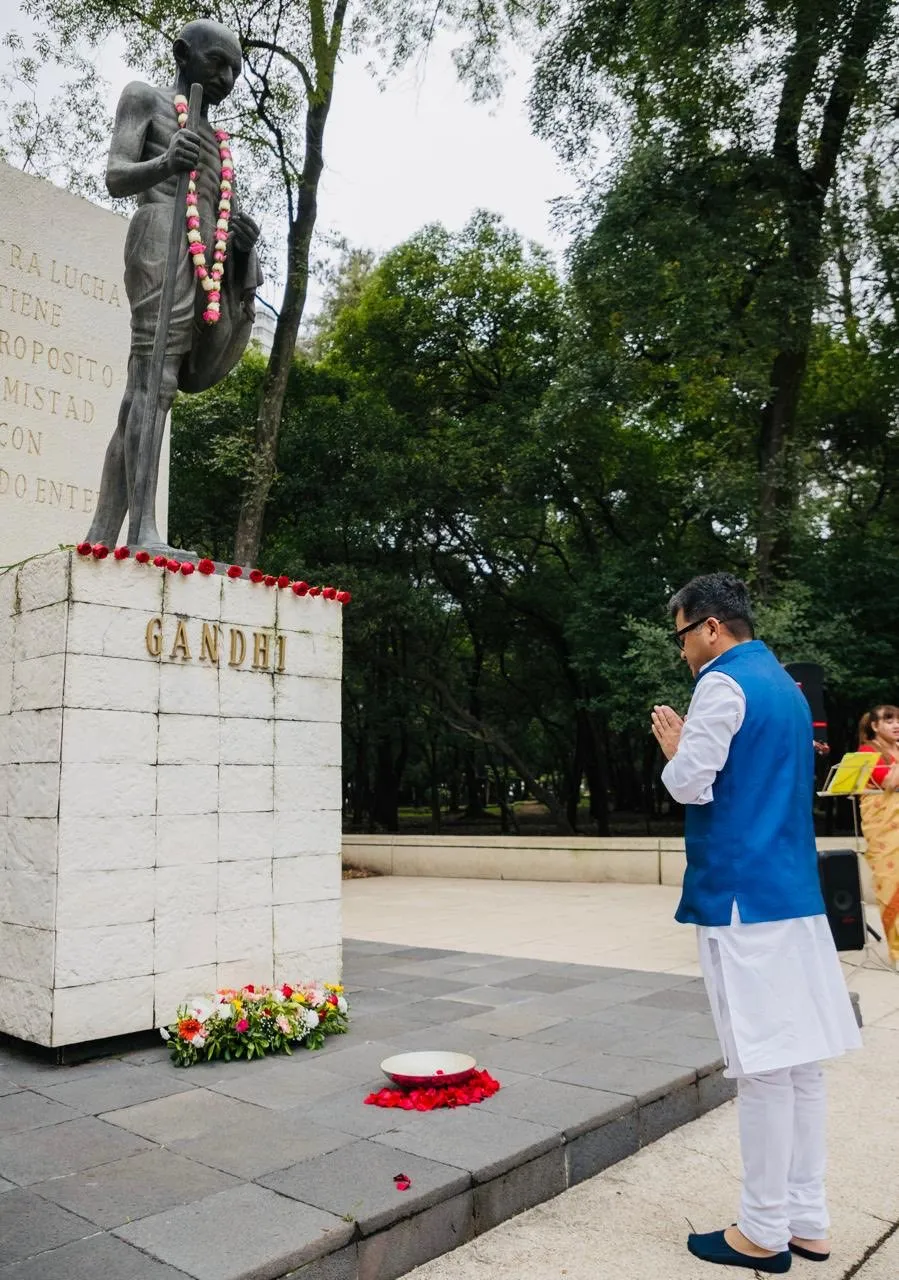 Pabitra Margherita Pays Floral Tributes to Mahatma Gandhi in Mexico  