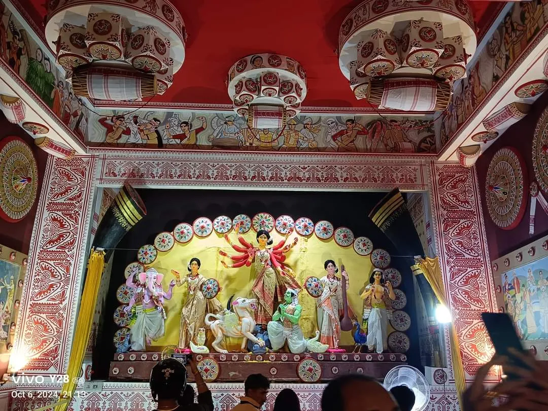 Artist Rabin Bar Mesmerizes Jalpaiguri Puja Mandap With World's Biggest 'Jaapi'  