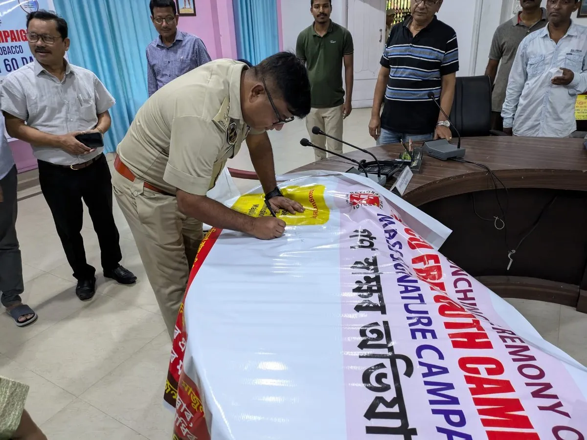 Majuli SP takes part in the signature campaign on the district launch of the Tobacco Free Youth Campaign 2.0  