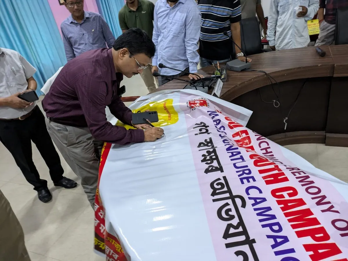 Majuli DC takes part in the signature campaign on the district launch of the Tobacco Free Youth Campaign 2.0  