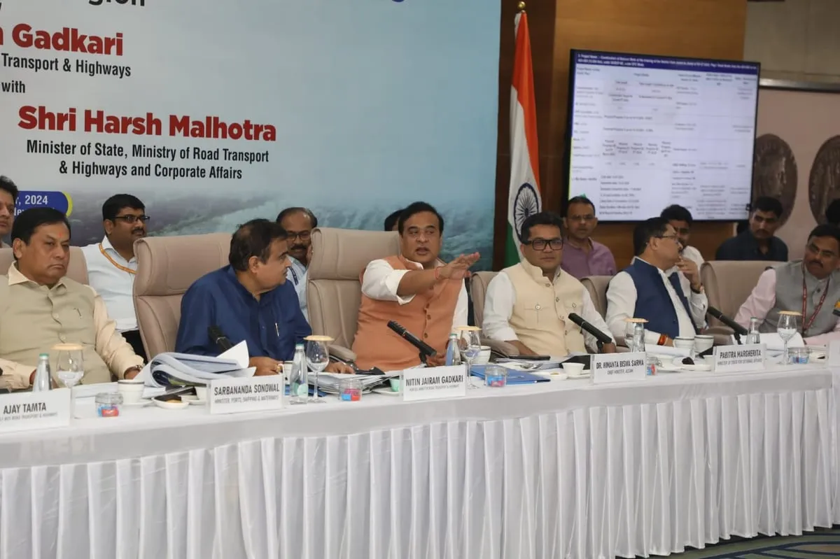 Union Minister for Road Transport & Highways reviews status of NH projects with Assam CM, senior functionaries<br />
  