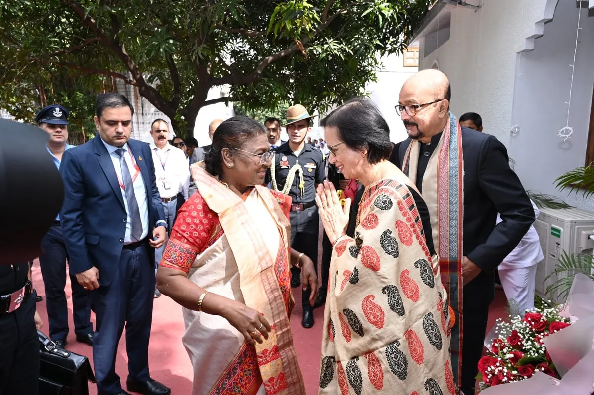 Chhattisgarh Guv Ramen Deka Receives President Murmu at Raj Bhavan  