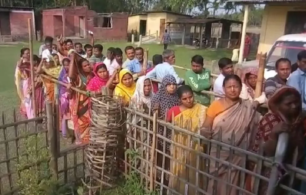 <strong><em>People queuing up to cast their votes at a polling booth in Golakganj</em></strong>  