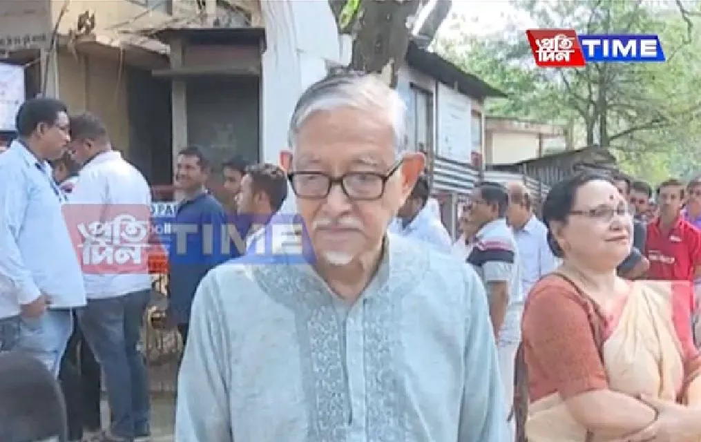 <strong>Eminent intellectual Dr Hiren Gohain leaving a polling station after casting his vote in the Phase-III</strong>  