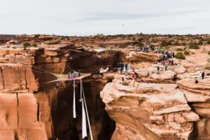 Couple gets married 400 ft above ground, see pictures!