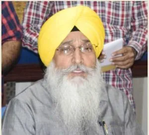 Kashmiri girls Help SGPC Gurdwaras Sahib Arrangements