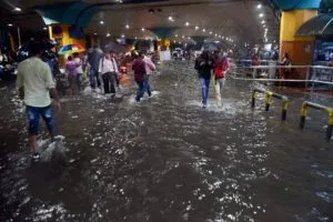Mumbai rains: heavy downpour brings city mumbai to halt