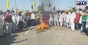 Pm Modi Da Putla Fukyaa by farmers' organizations at Cholang Toll Plaza of agricultural laws