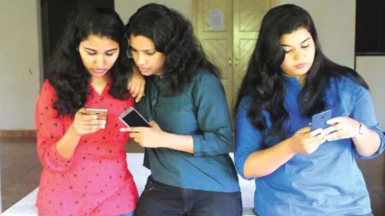 College students in India check smartphones over 150 times a day: Study