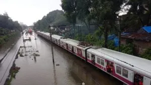 Mumbai rains: 3 dead, while traffic, trains delayed in major parts of the city